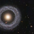 Hoag_HubbleBlanco_3000.jpg