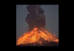 VOLCAN ANAK KRAKATOA HIZO erupción en Indonesia (IMPACTANTE)