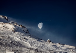 Vue de la Lune gibeuse en Suisse
